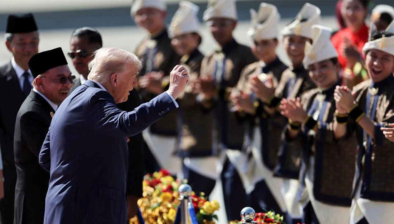Beş günlük Asya turu için Malezya'ya giden ABD Başkanı Donald