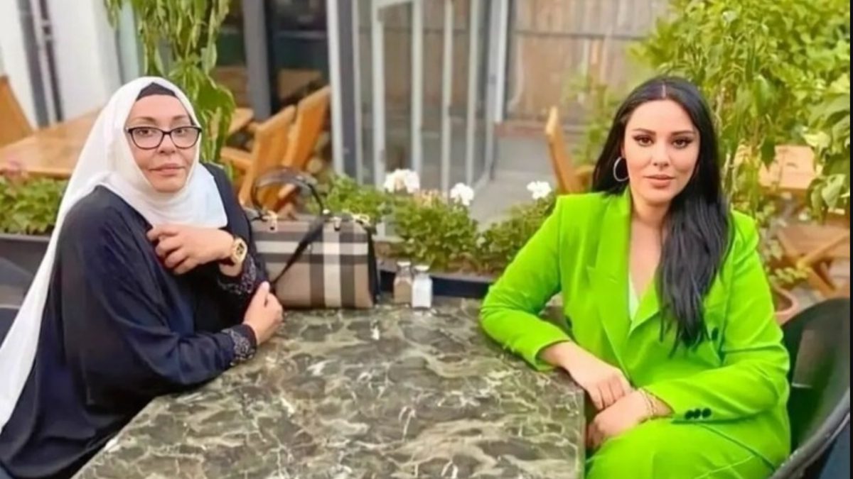 Merhum sanatçı Ferdi Tayfur’un magazin gündemlerinden düşmeyen kendisi gibi şarkıcı