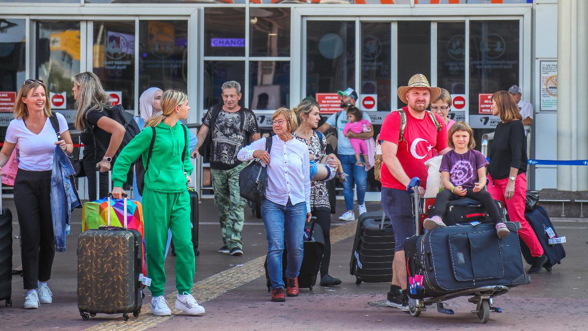 Bu yıl iç pazarda beklenenin üzerinde misafir ağırlayan turizmciler, gelecek