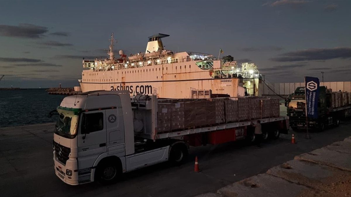 Türkiye'nin 17. 'İyilik Gemisi'ndeki yardım malzemelerinin indirme işlemleri tamamlandı. Yaklaşık