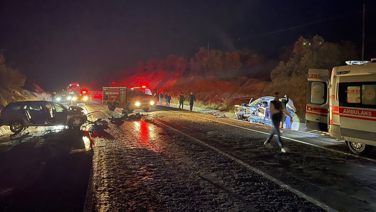 Uşak'ın Eşme ilçesinde, cip ile otomobilin çarpışması sonucu karı koca