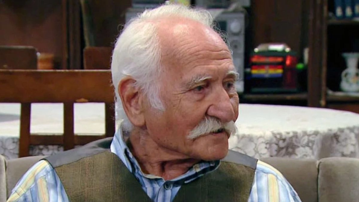 "Yabancı Damat" dizisindeki 'Memik Dede' rolüyle hafızalara kazınan, televizyon dünyasının