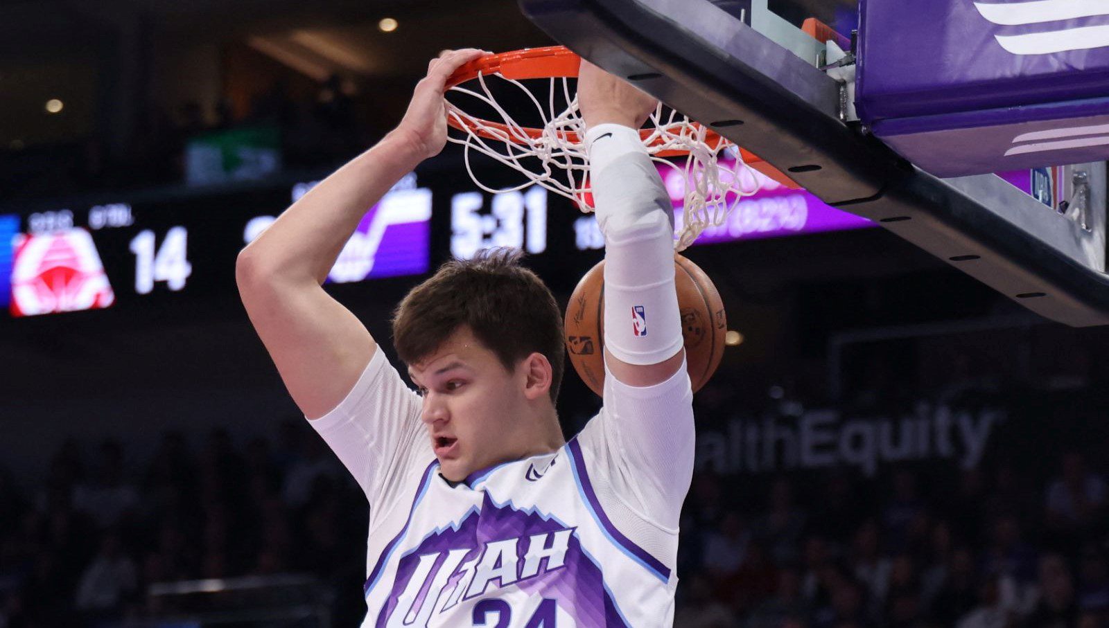 Utah Jazz, Los Angeles Clippers'ı 129-108 yendiği maçta takım halinde