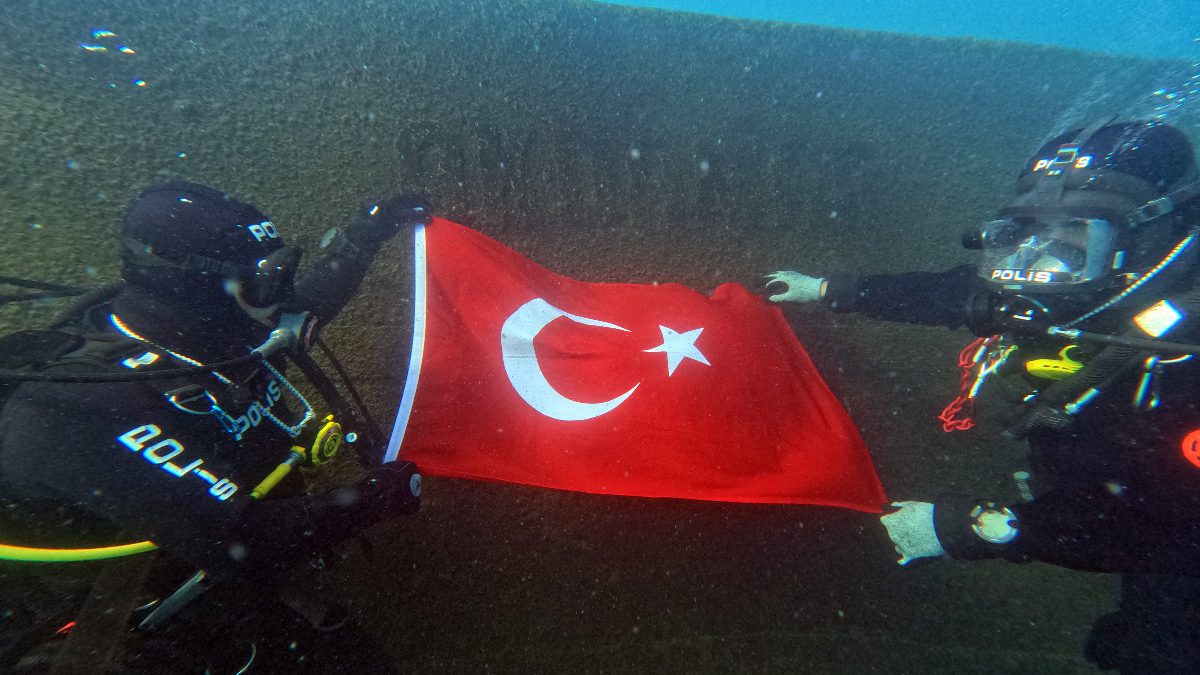 Bitlis Emniyet Müdürlüğüne bağlı kurbağa adamlar ve deniz polisi, Van