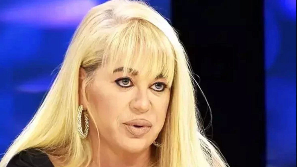 Ciddi sağlık sorunları yaşayan usta şarkıcı Zerrin Özer'den fotoğraf geldi.