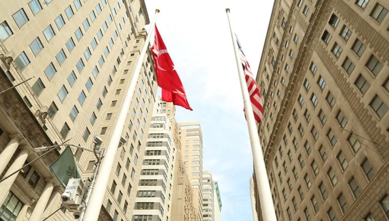 New York'un dünyaca ünlü finans merkezi Wall Street'te Cumhuriyetin 102.