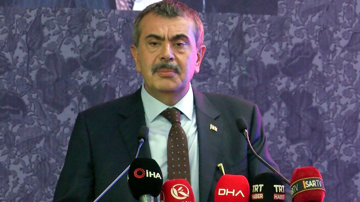 Milli Eğitim Bakanı Yusuf Tekin, bazı okullarda kayıt için yöneticilere