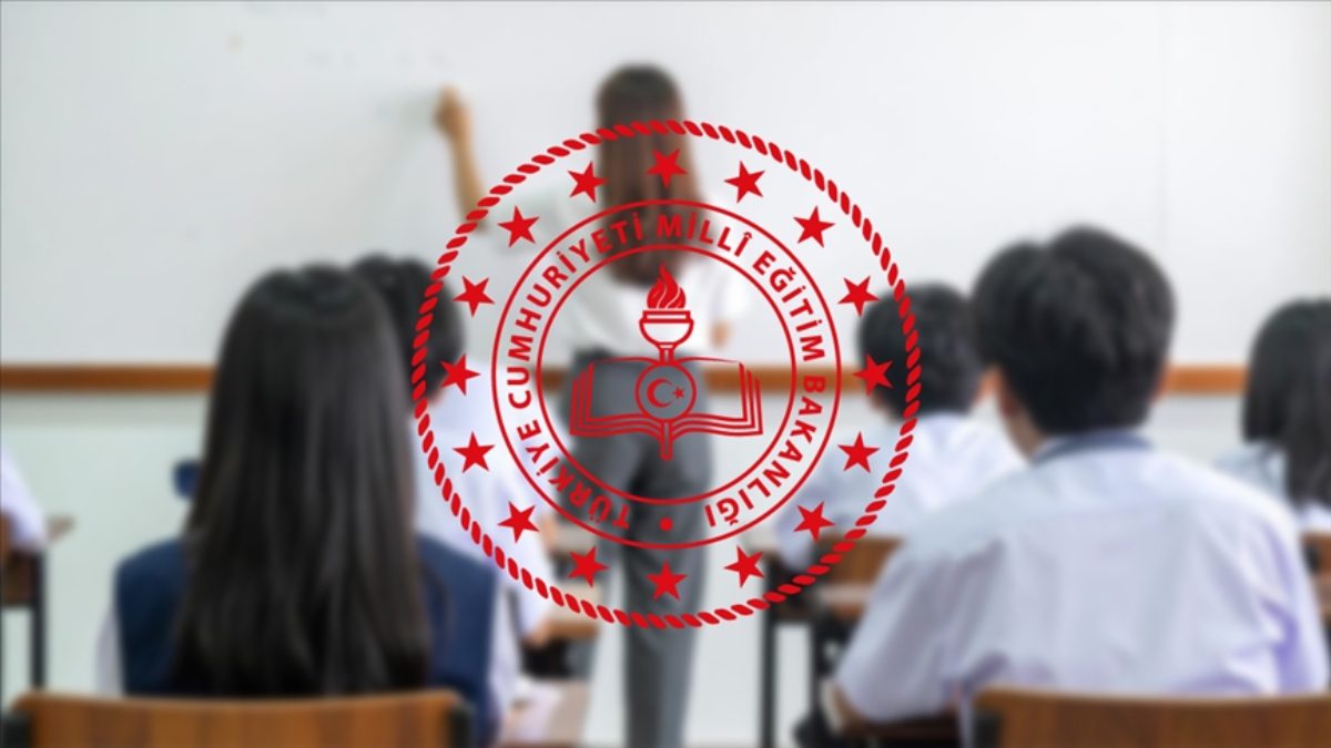 Öğretmen adayları için beklenen gün geldi. 15 bin sözleşmeli öğretmen