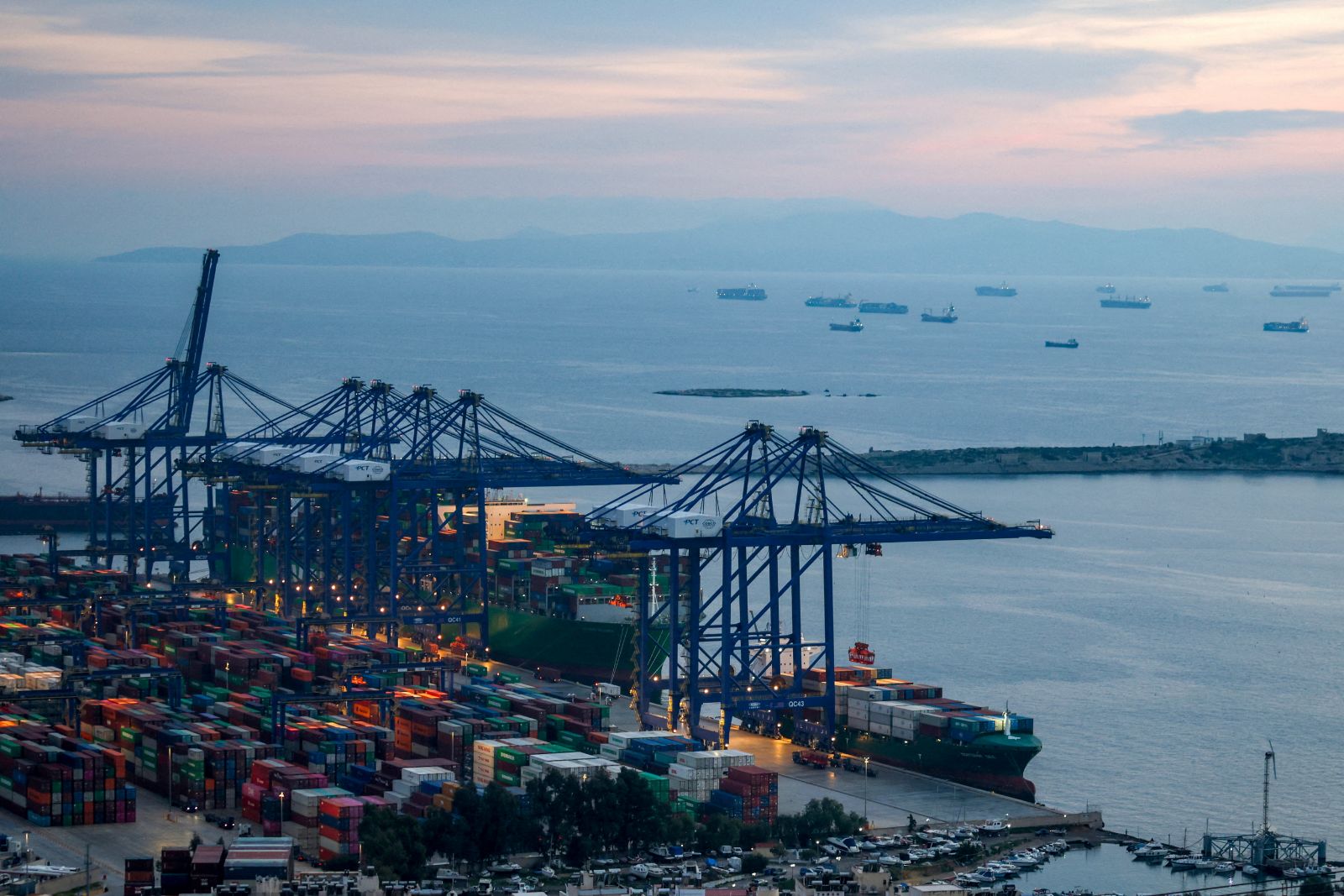ABD’nin Yunanistan Büyükelçisi, Washington'un "Çin'in Pire Limanı üzerindeki kontrolünün sona