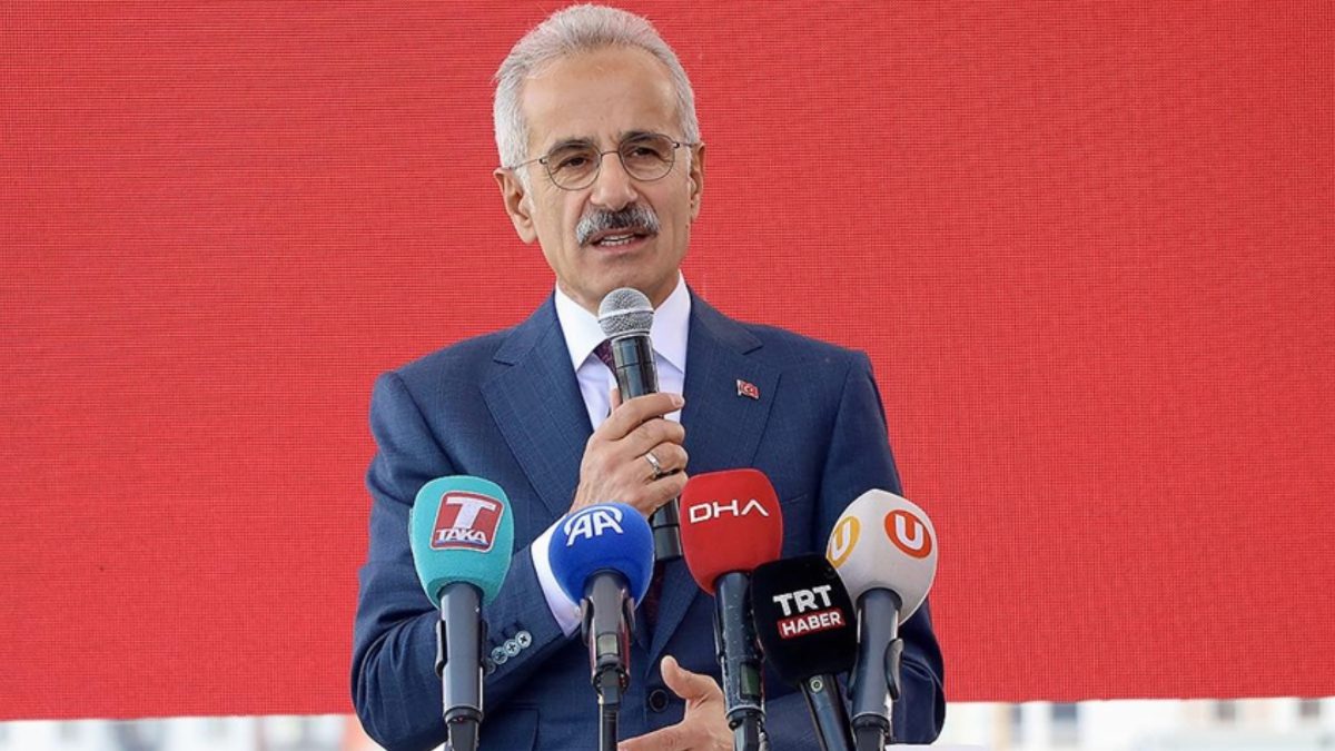Ulaştırma ve Altyapı Bakanı Abdulkadir Uraloğlu, 24 Kasım dolayısıyla Öğretmenler