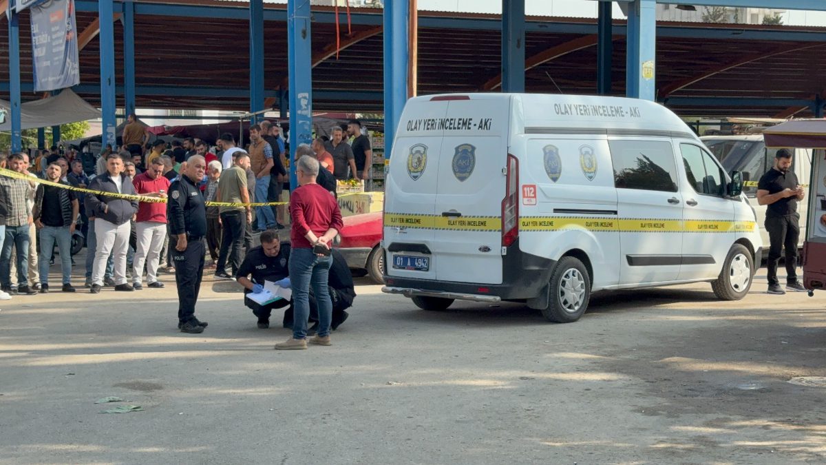 Semt pazarındaki dayılarından alacaklarını alamayan yeğenlerin, kalabalığa rastgele ateş açtığı