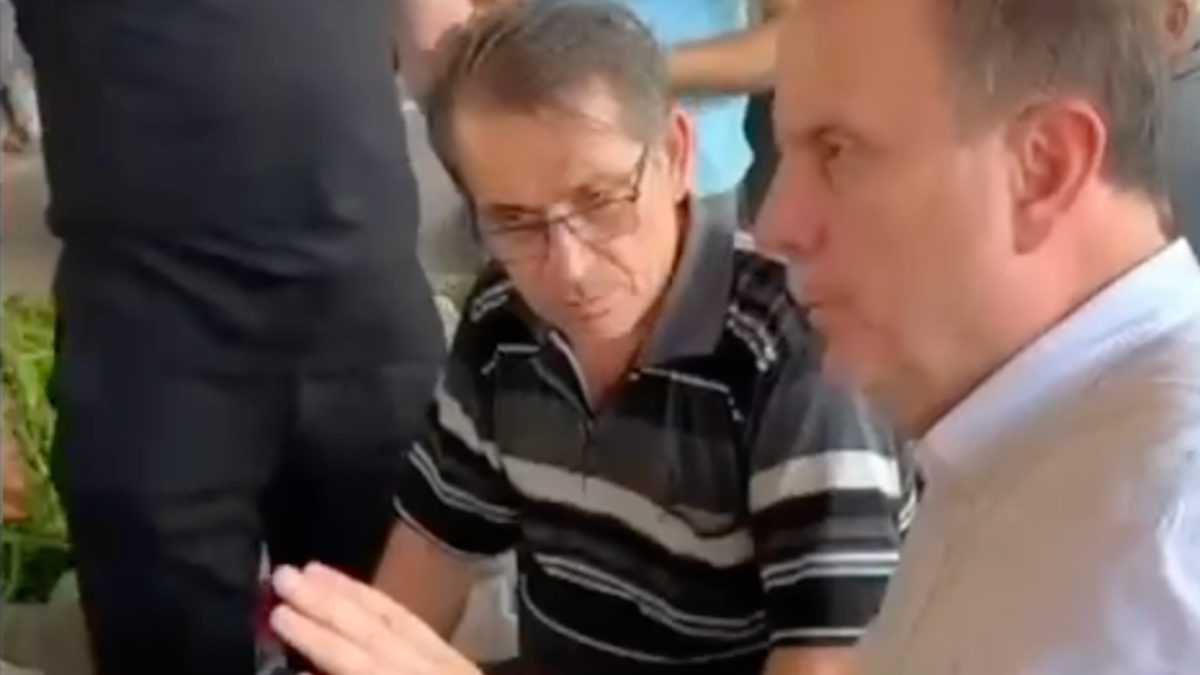 Konya'da yaptığı pazar ziyaretinde pazarcıyla kurduğu diyaloğun muhalif hesaplar ve