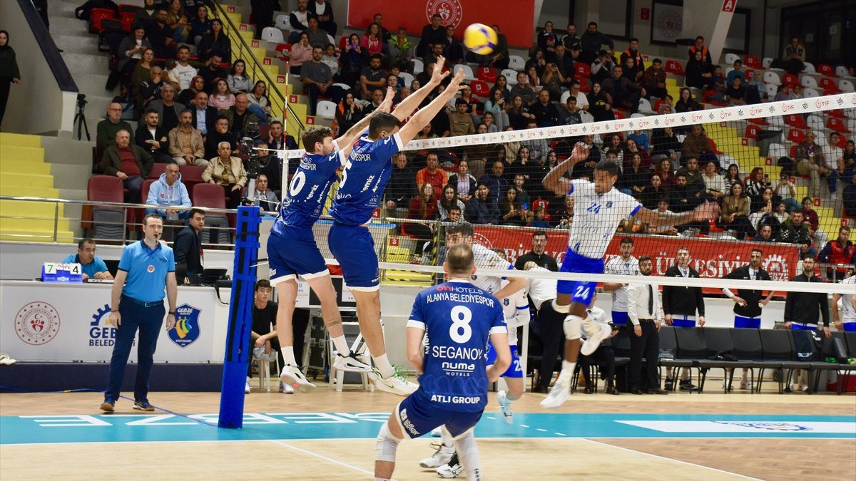 Voleybol Efeler Ligi'nin 6. haftasında Alanya Belediyespor, Gebze Belediyespor'u deplasmanda