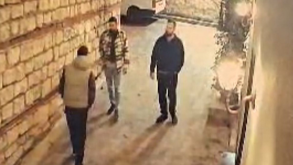 Muratpaşa ilçesinde, çalıştığı otelin önünde alkol alıp gürültü yaptığı gerekçesiyle