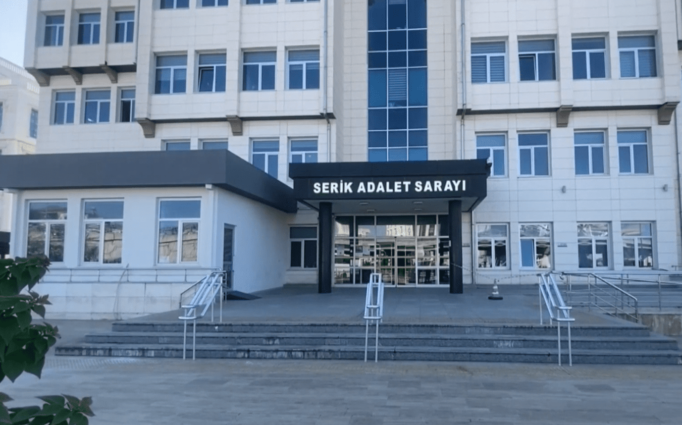 Antalya'nın Serik ilçesinde iş insanından rüşvet aldığı iddiasıyla gözaltına alınan