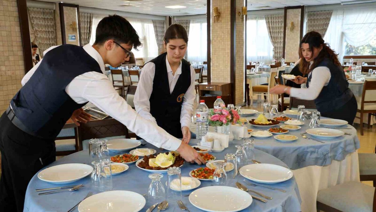 Tatil sezonunda çalışan personelin, kış döneminde ara verildiğinde yıl boyu