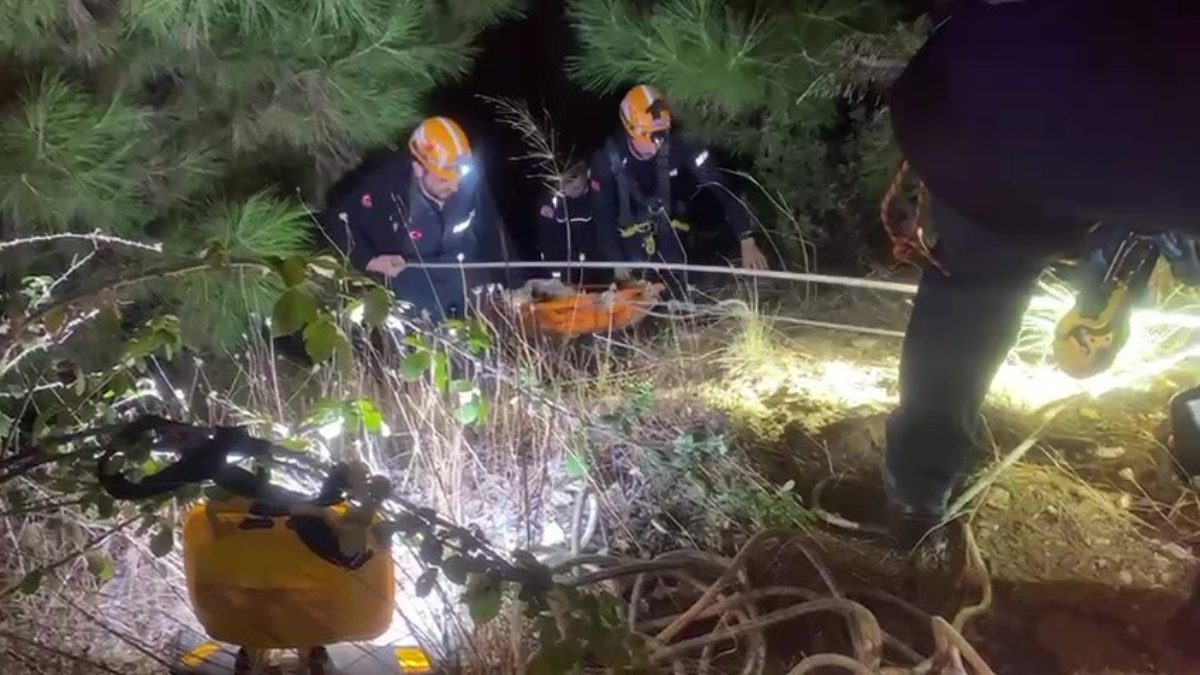 Alanya ilçesinde yürüyüş yaparken uçurumdan düşerek mahsur kalan Ukrayna uyruklu