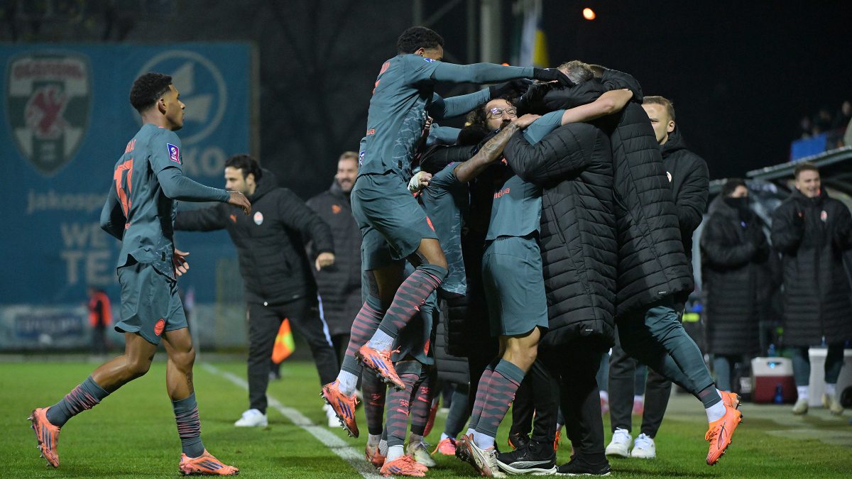 Arda Turan'ın teknik direktörlüğünü yaptığı Shakhtar Donetsk, Ukrayna Premier Lig'in