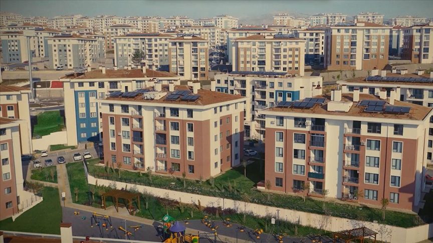 Çevre Şehircilik ve İklim Değişikliği Bakanı Murat Kurum, deprem bölgesinde