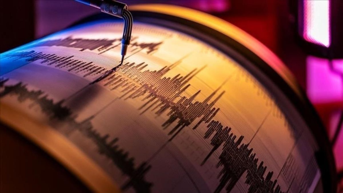 Balıkesir'in Sındırgı ilçesinde bugün yaşanan 4.9'luk depremin ardından saat 23.23'te