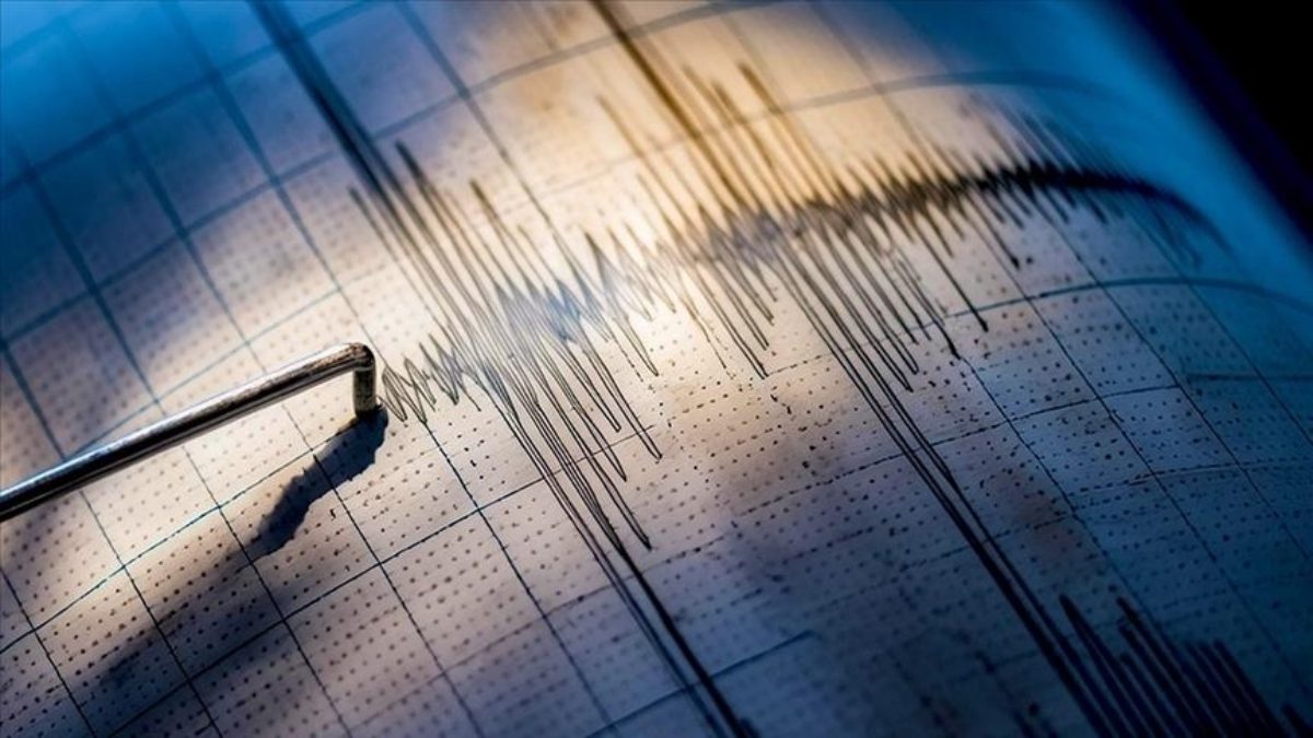 Balıkesir'in Sındırgı ilçesinde saat 01.06'da 4,5 büyüklüğünde deprem meydana geldi.