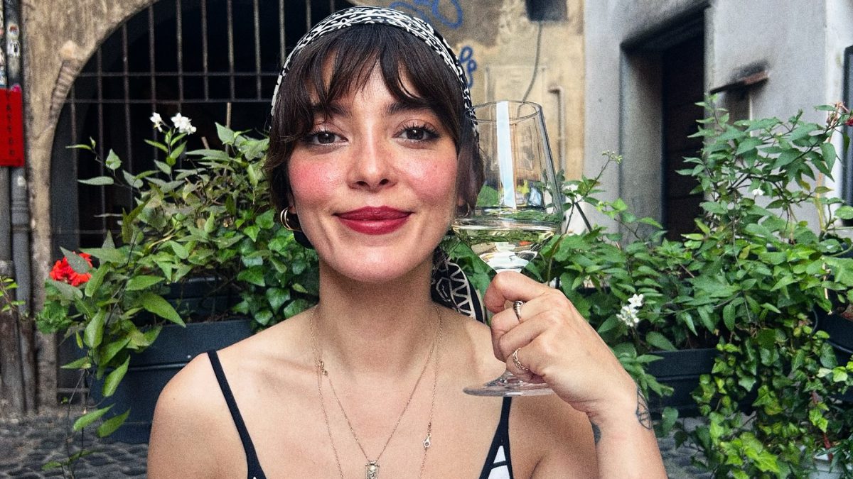 Ünlü oyuncu Selin Şekerci, imaj değişikliğiyle dikkat çekti. Saçlarını sarıya