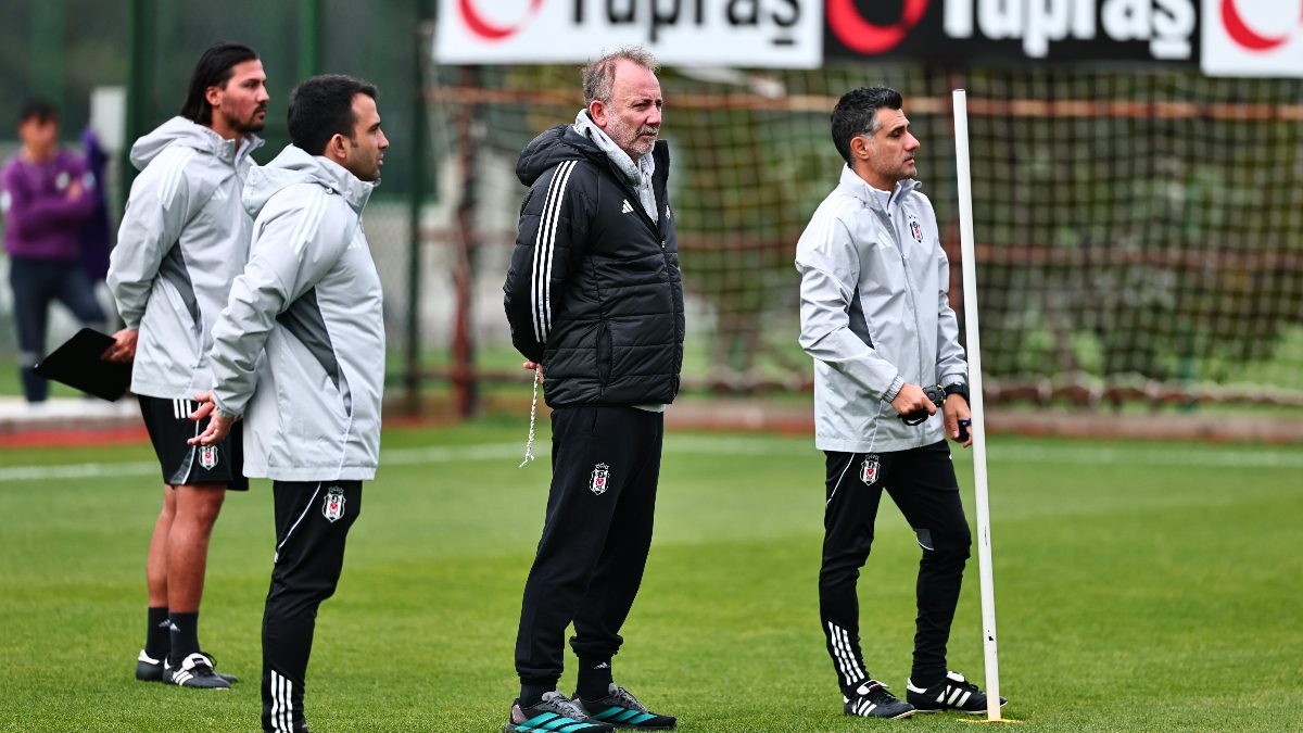 Sergen Yalçın yönetimindeki Beşiktaş, Samsunspor ile oynayacağı lig maçının hazırlıklarına