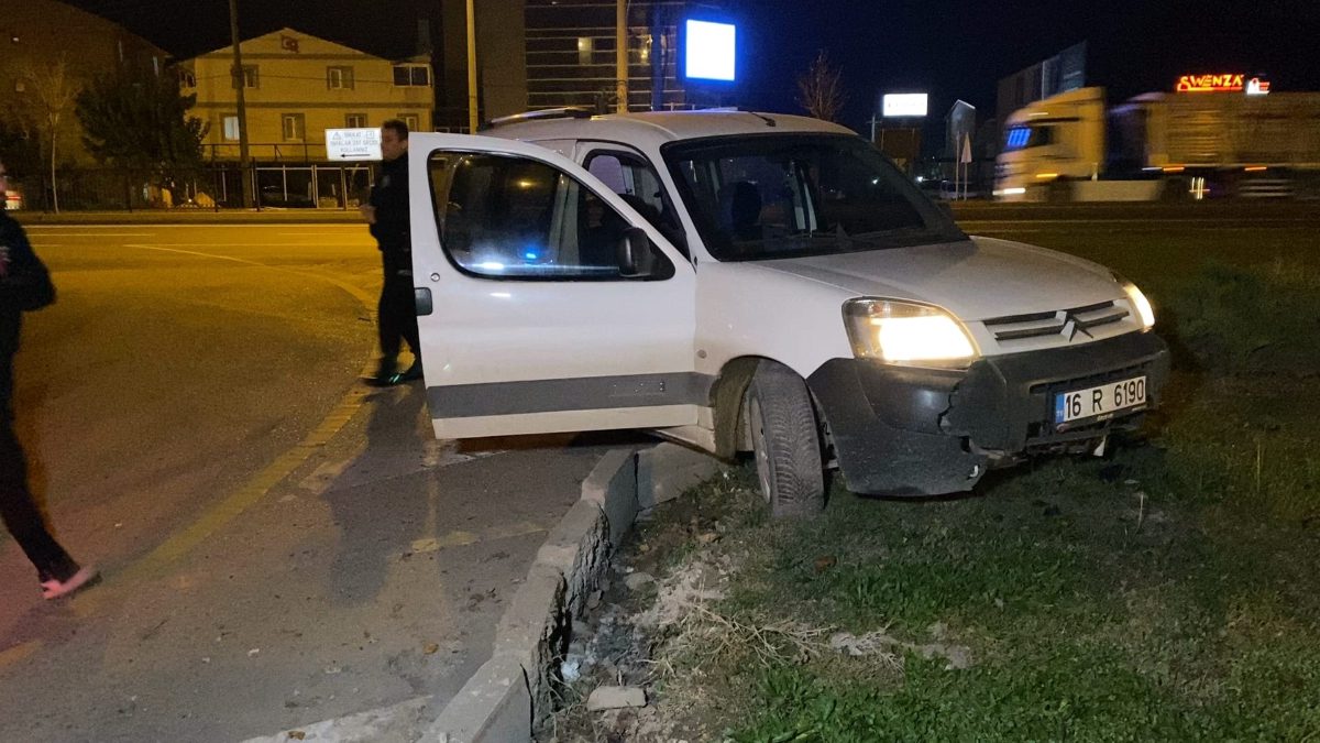 Bursa'da polisin dur ihtarına uymayan hafif ticari araç sürücüsü takip