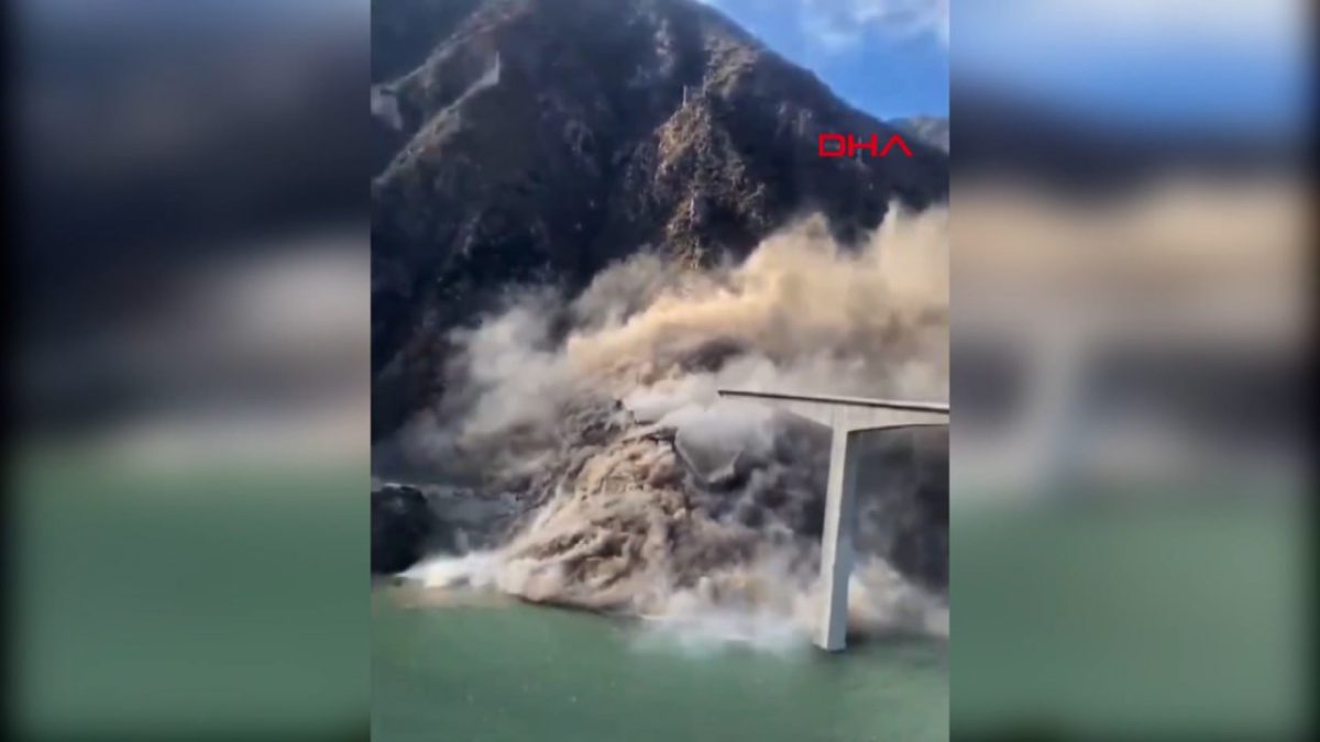 Ülkenin güneybatısında bulunup ülkenin iç kesimlerini Tibet'e bağlayan yol üzerinde
