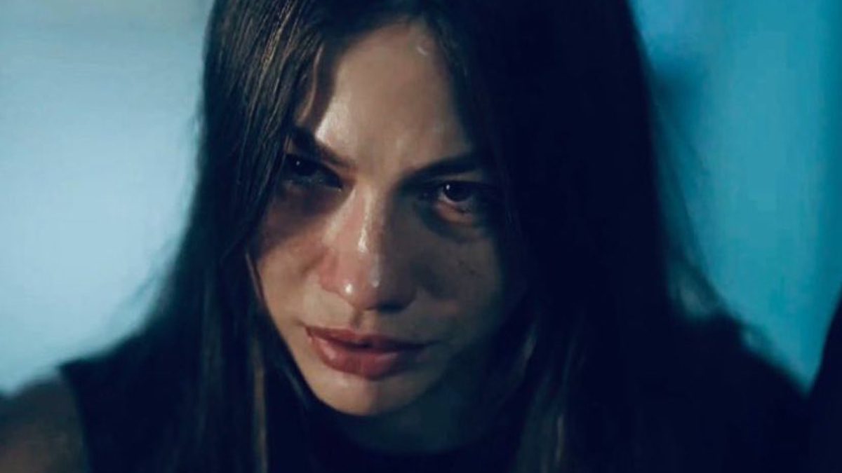 sosyal medyanın aktif ünlü güllerinden oyuncu Demet Özdemir, son paylaşımıyla