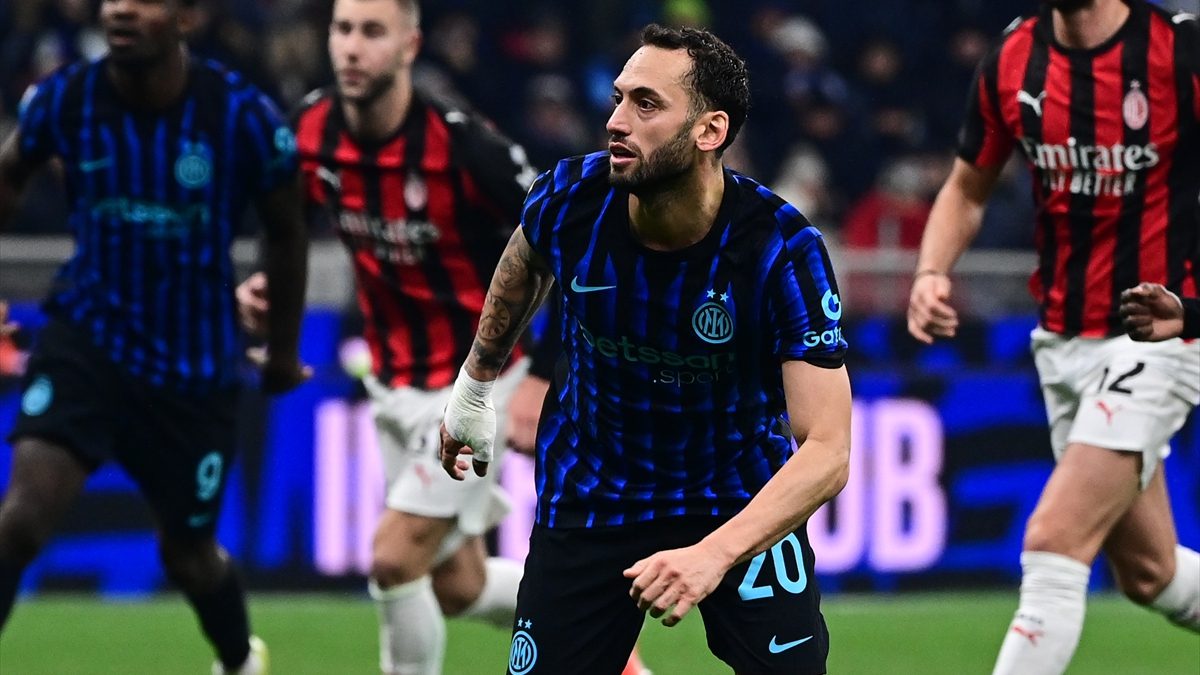 İtalya Serie A'nın 12. haftasında Milan, deplasmanda Inter'i 1-0 mağlup