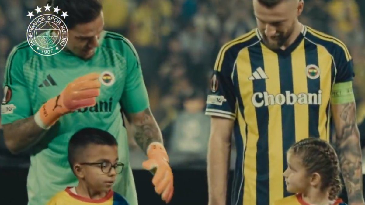 Fenerbahçe - Ferenvaros maçında seremoni sırasında kaleci Ederson'un işitme engelli