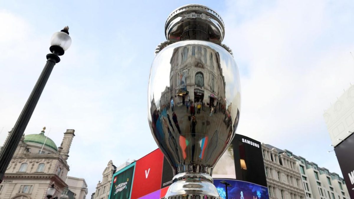 2028 Avrupa Futbol Şampiyonası'nda açılış maçının Galler'in başkenti Cardiff'de, final