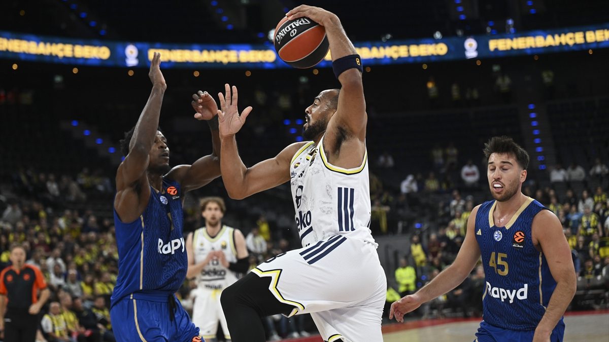 Fenerbahçe, EuroLeague'in 10. haftasında Almanya'da konuk ettiği Maccabi Tel Aviv'i