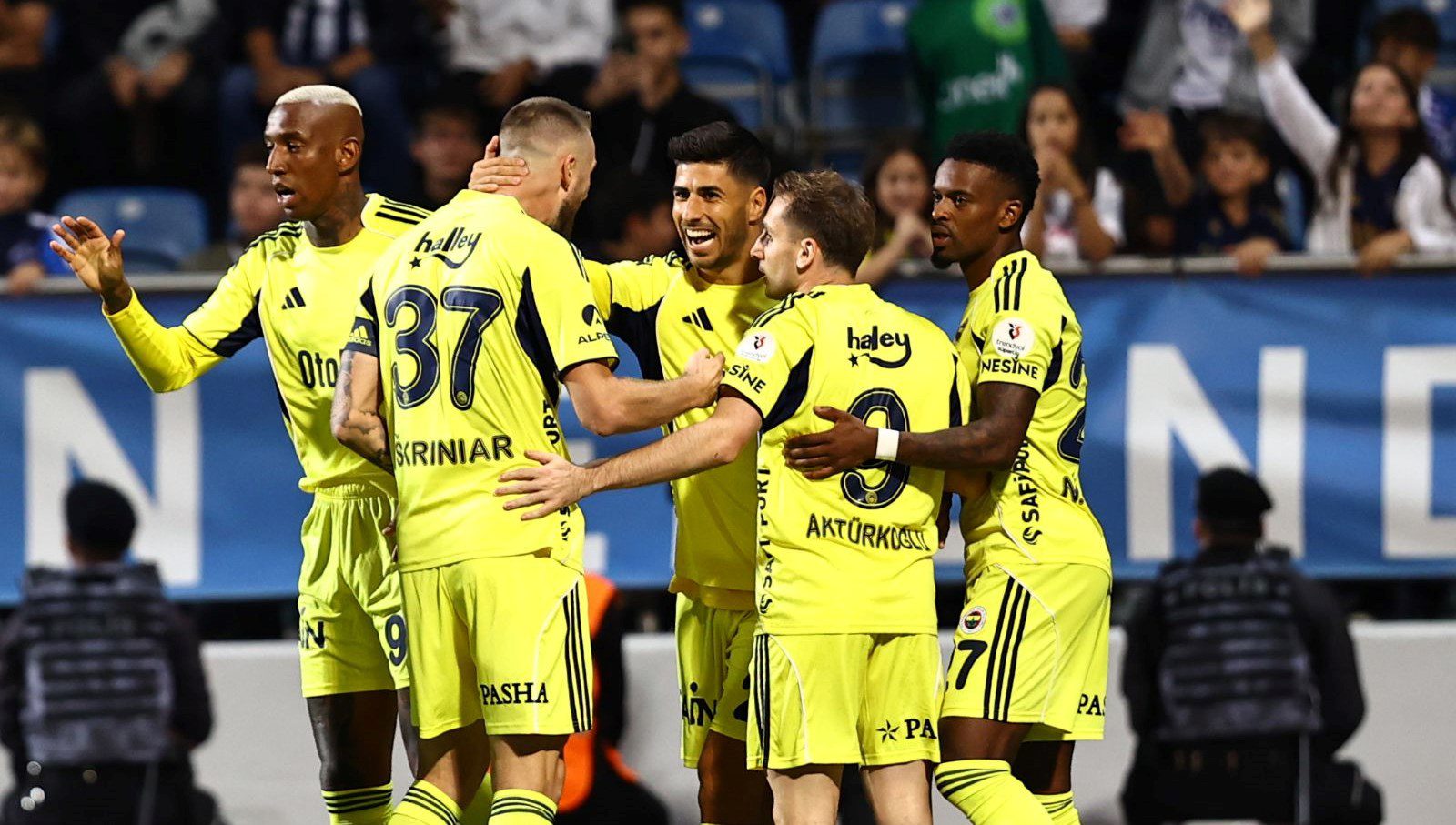 Fenerbahçe, Trendyol Süper Lig'in 11. haftasında yarın derbi maçta Beşiktaş'la