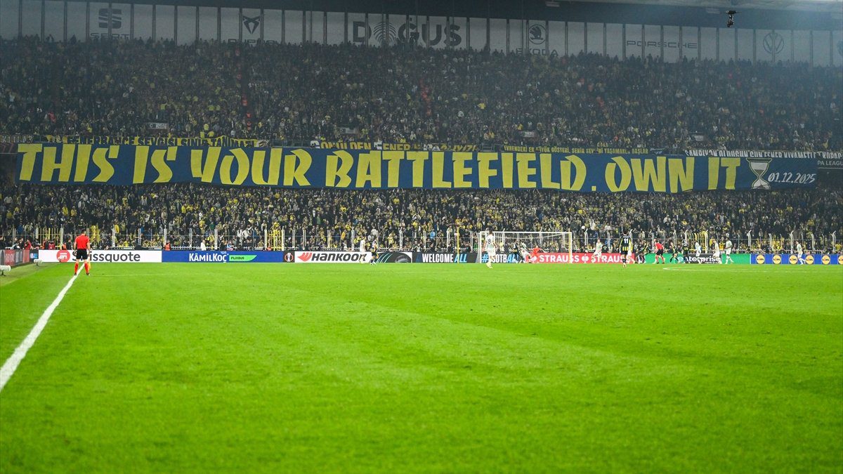 Fenerbahçe'nin Ferencvaros ile oynadığı maçın son dakikalarında, 1 Aralık'taki Galatasaray