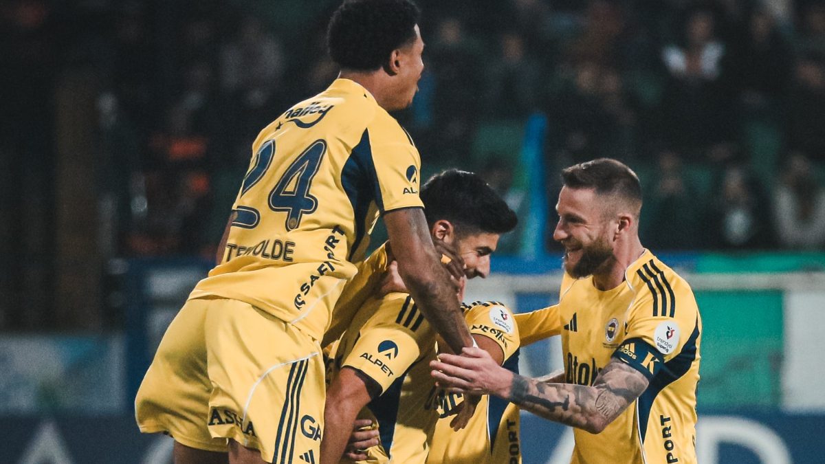 Fenerbahçe, Süper Lig'de Rizespor'u 5-2 yenerken rakibine karşı 13 maçlık
