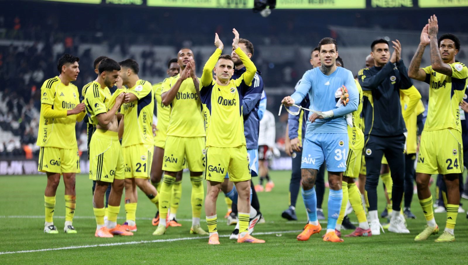 Spor yazarları, Fenerbahçe'nin Beşiktaş'ı 3-2 mağlup ettiği maçı değerlendirdi.