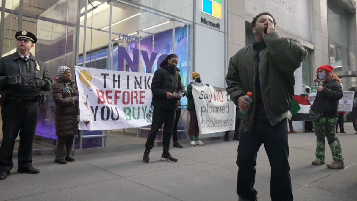 Kara Cuma indirimi sırasında New York'taki perakendecileri boykot etmeye çağrı