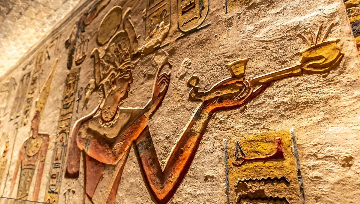 Gize Piramitleri’nin hemen yanında açılan Büyük Mısır Müzesi, 7 bin