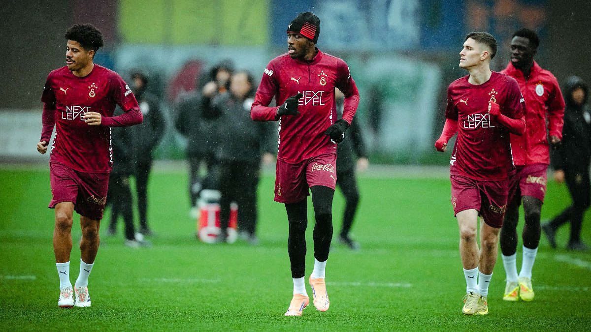 Okan Buruk yönetimindeki Galatasaray, Fenerbahçe ile oynayacağı derbi maçının hazırlıklarını