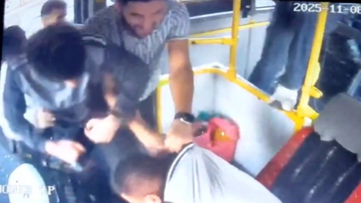 Şahinbey'de şehir içi yolcu taşımacılığı yapan bir halk otobüsü şoförü,