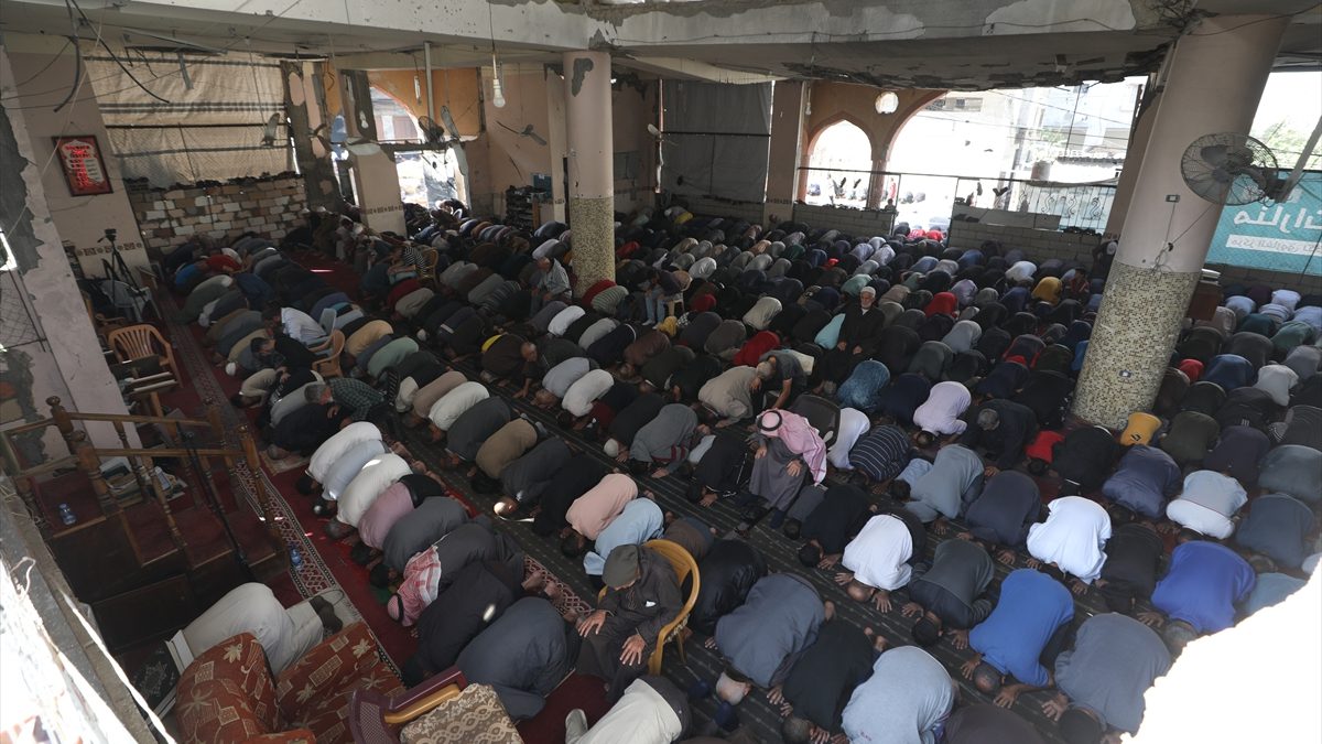 Ateşkesin yürürlüğe girdiği Gazze Şeridi'nde Filistinliler, İsrail saldırıları sonucu hasar