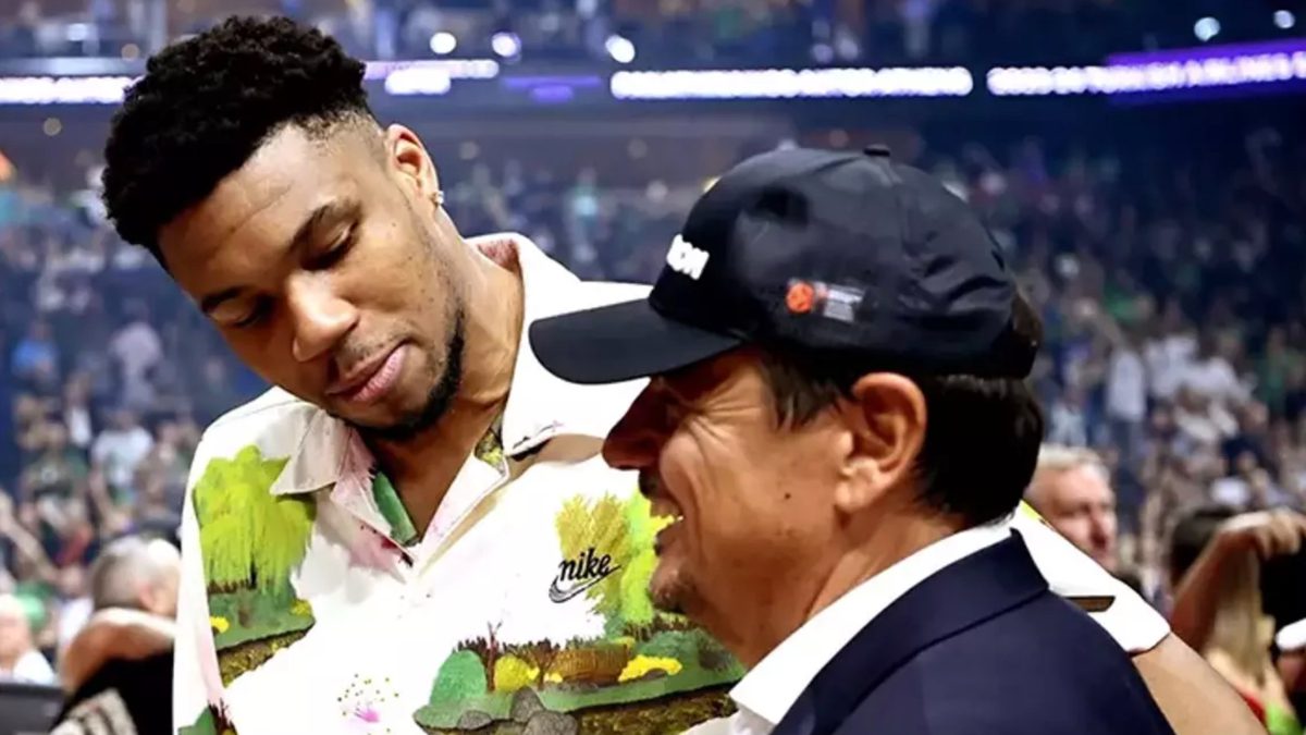 Amerikan Basketbol Ligi (NBA) takımlarından Milwaukee Bucks'ta oynayan Giannis Antetokounmpo,
