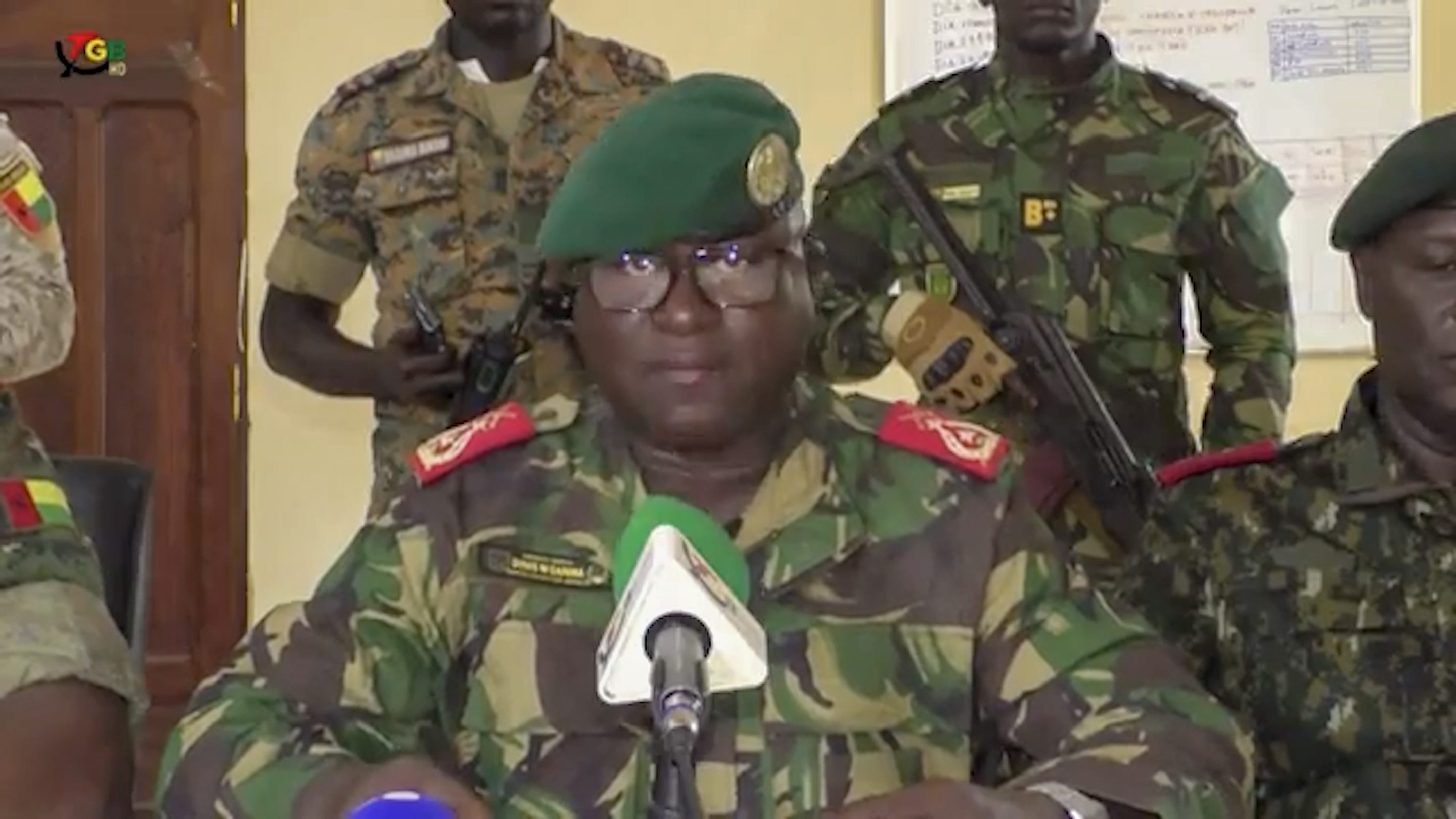 Guiné-Bissau'da bir grup asker, yönetimi ele geçirdi. Grup, devam eden