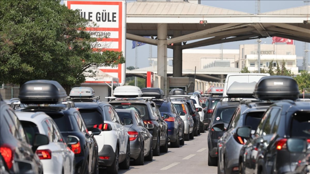 Türkiye'de gümrüklerden geçen yerli plakalı taşıtların trafik sicil verilerinin anlık