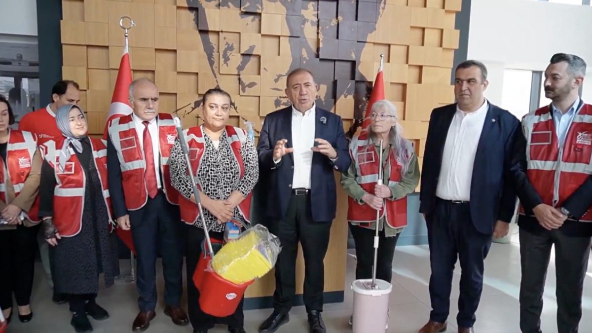 CHP İstanbul İl Başkanlığı binasında yaşanan dışkı olayının ardından Gürsel