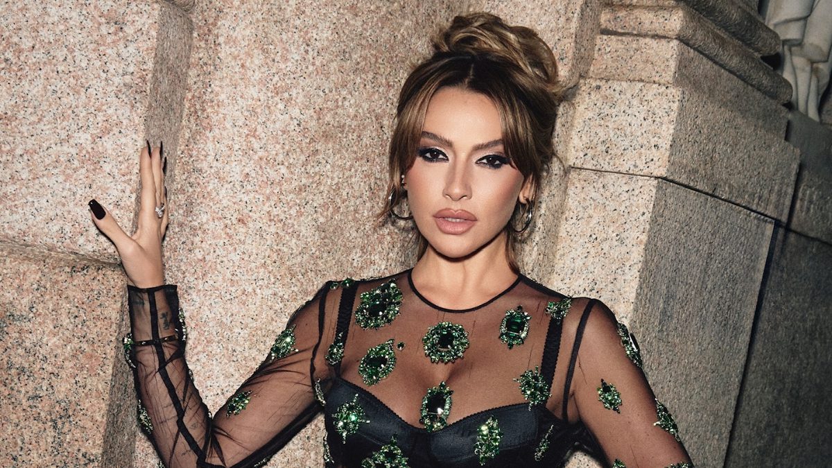 Sosyal medya hesabından yaptığı paylaşımla dikkat çeken ünlü şarkıcı Hadise,
