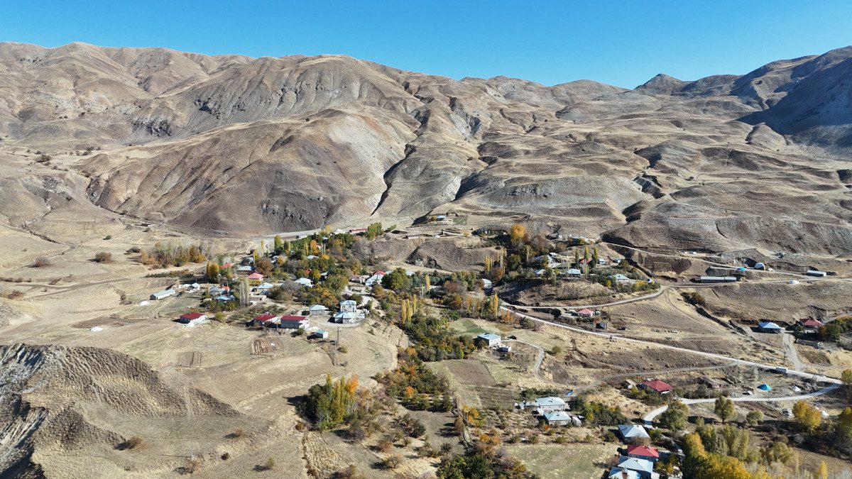 Yüksekova ilçesindeki Yeşildere köyünde herkesin soyadı 'Bilici'. Karışıklık çıkmasın diye
