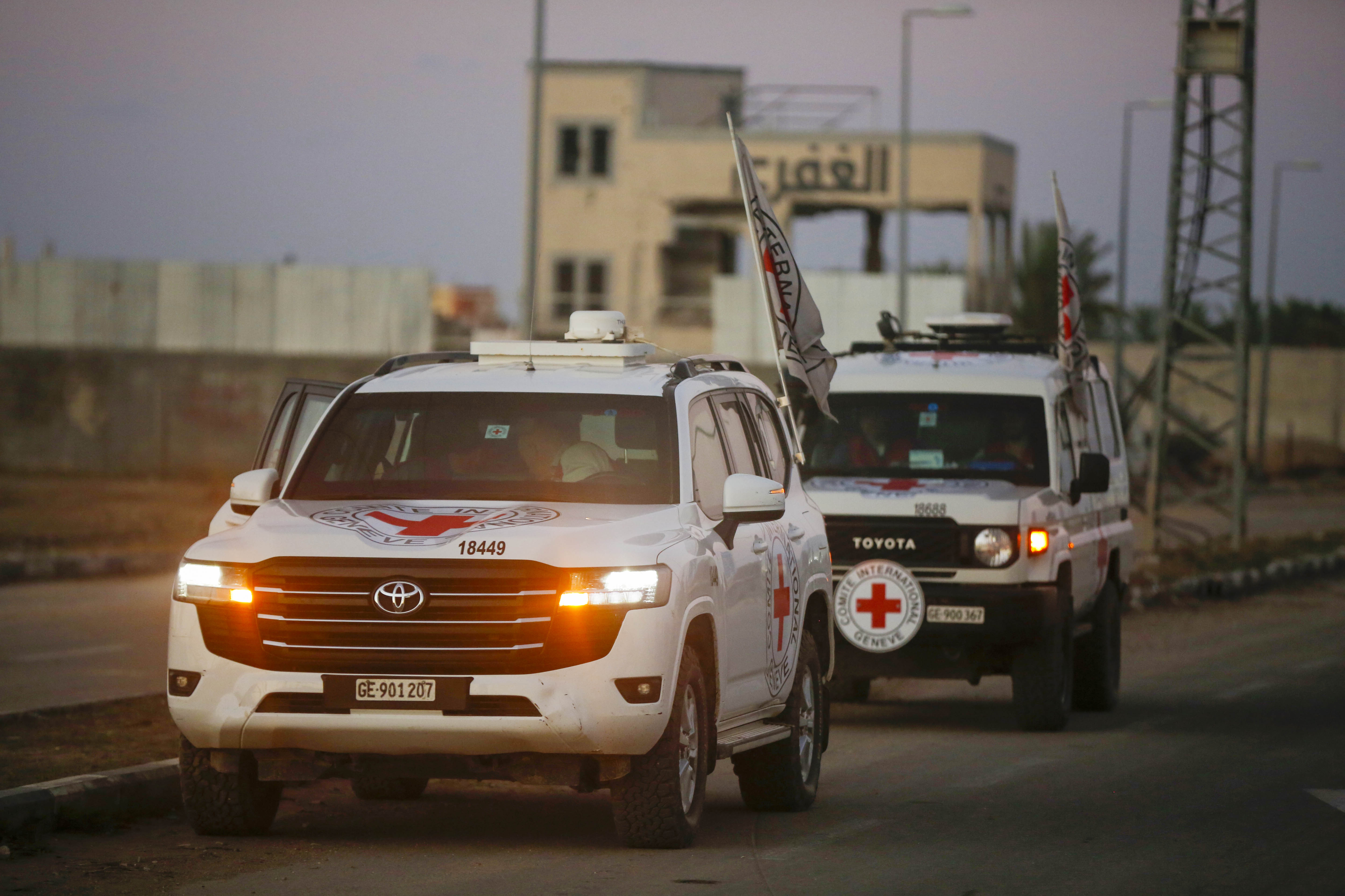 Gazze'de ateşkes ve esir takası anlaşması kapsamında, Hamas tarafından Kızılhaç'a